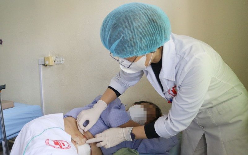 Một bệnh nhân điều trị tại Bệnh viện Việt Nam Uông Bí - Thụy Điển. Ảnh: BVCC.