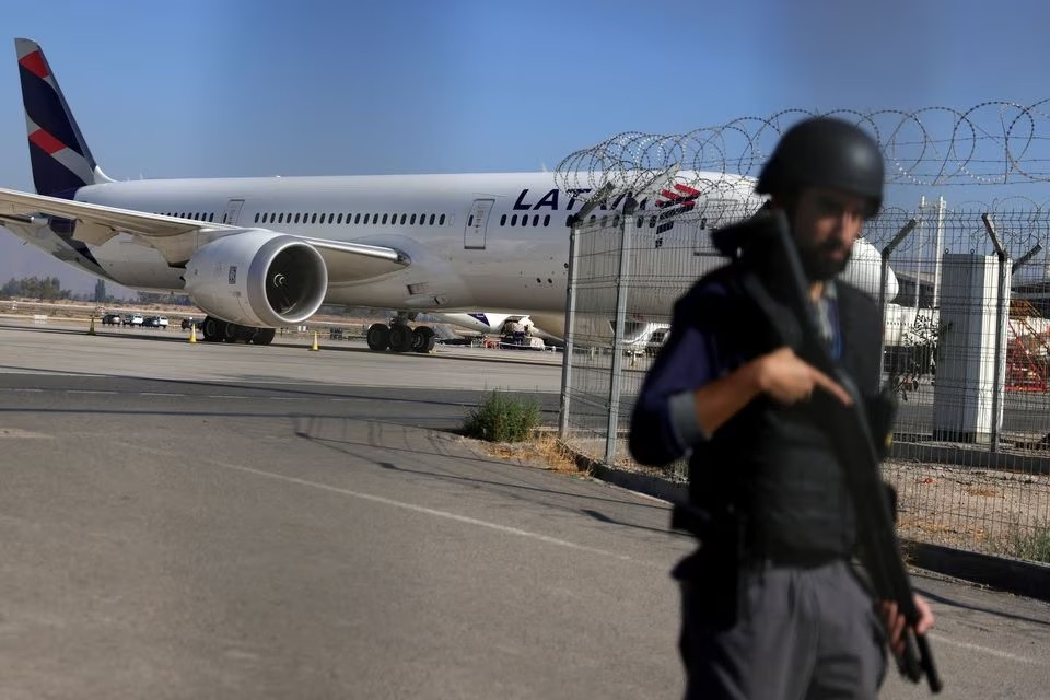 Đấu súng cướp máy bay chở 32,5 triệu USD ở Chile