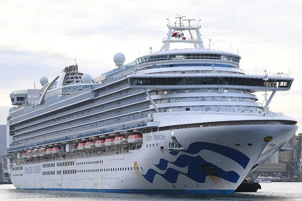 Hơn 300 khách du lịch mắc bệnh bí ẩn trên du thuyền