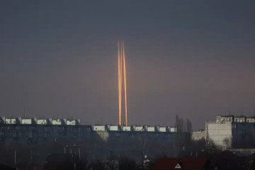 Tên lửa 'dội như mưa', nổ lớn ở nhiều thành phố của Ukraine