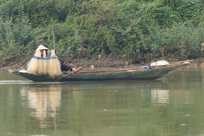 Cha vật lộn trên sông nuôi con gái mắc bệnh tâm thần phân liệt