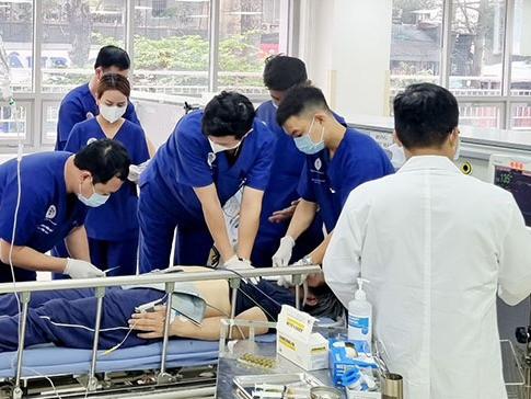 Người đàn ông đột ngột ngừng tim sau cơn đau tức ngực