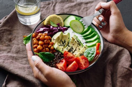 Giảm cân bằng 'eat clean': Lợi ích và nguy cơ