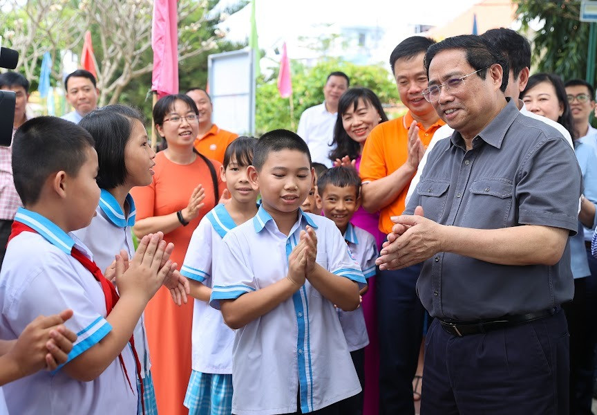 Thủ tướng thăm Làng trẻ em SOS Nha Trang và các em mồ côi do đại dịch Covid-19