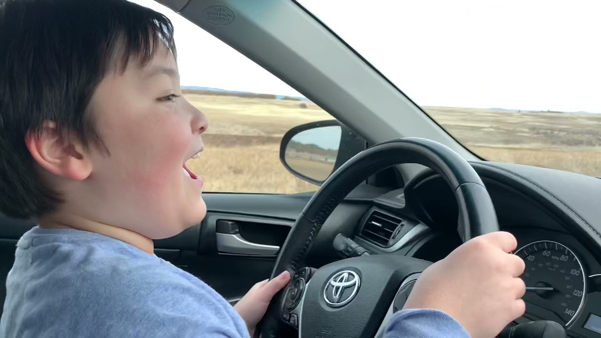 Dạy lái ô tô cho học viên từ 10 tuổi, tại sao không?