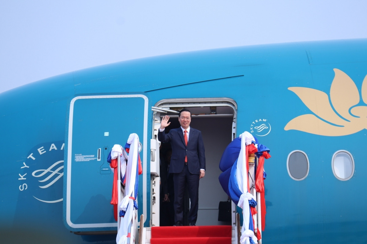 president vo van thuong begins official visit to laos picture 1
