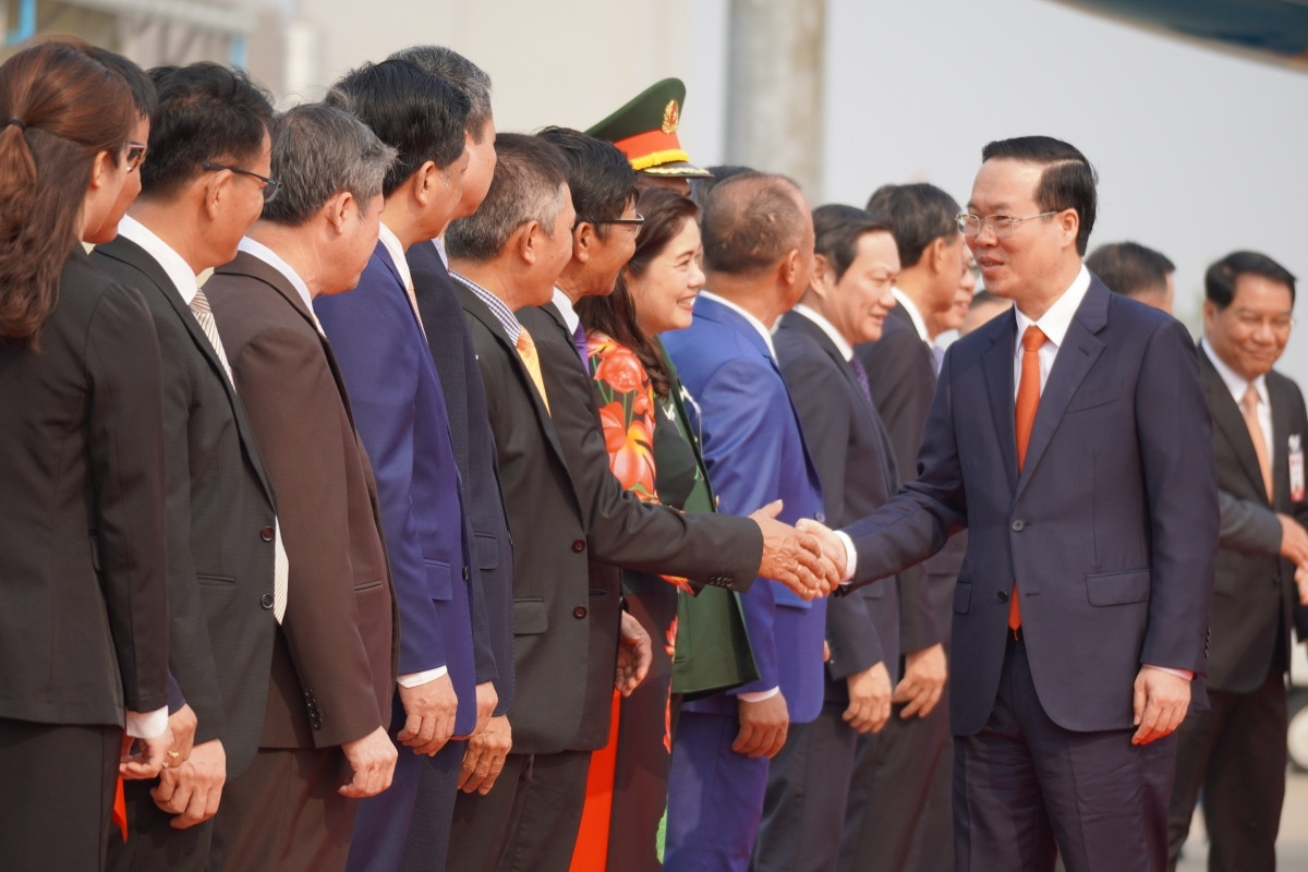 president vo van thuong begins official visit to laos picture 2