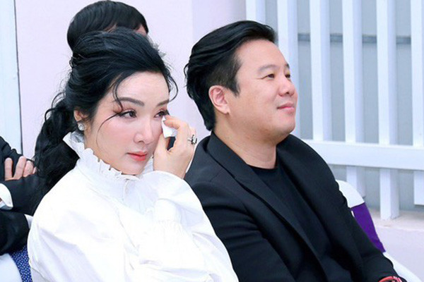 Giáng My xúc động khóc chuyện Thanh Bùi và em gái dạy nhạc cho trẻ nhỏ