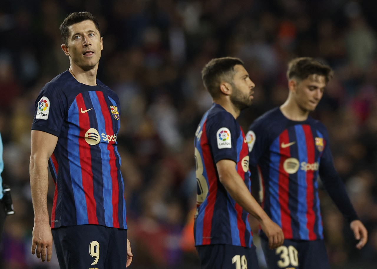 Lewandowski tịt ngòi, Barcelona hòa thất vọng