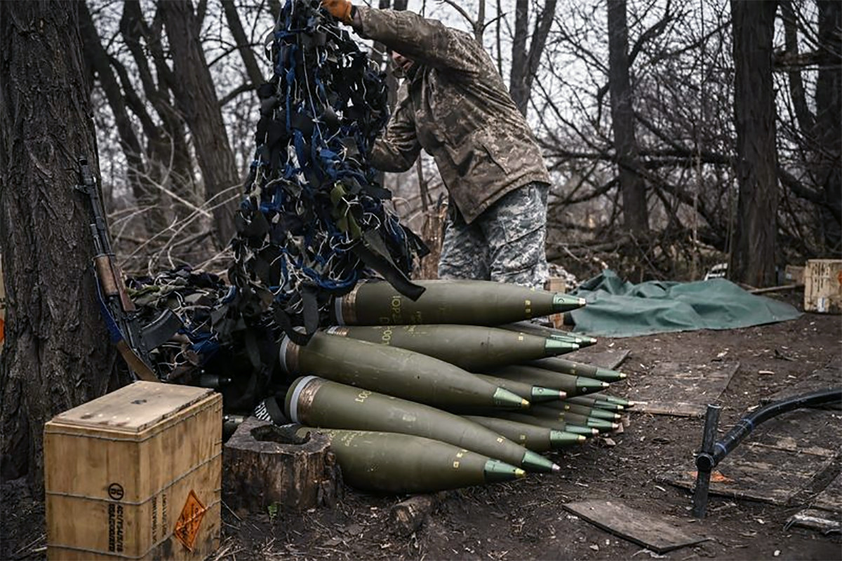 Thủ tướng Ukraine đến Canada, Nga cảnh báo việc dùng đạn uranium nghèo