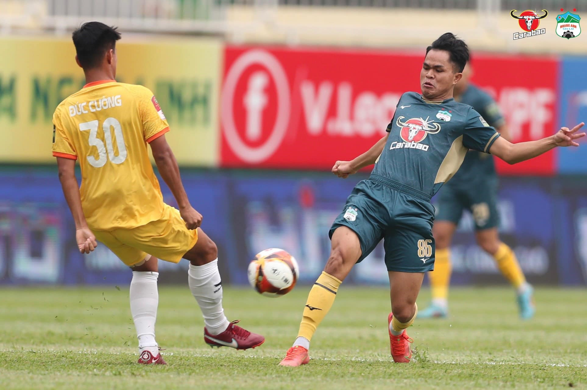 Kết quả bóng đá hôm nay 11/4: HAGL tuột 2 điểm, Nam Định hạ SLNA