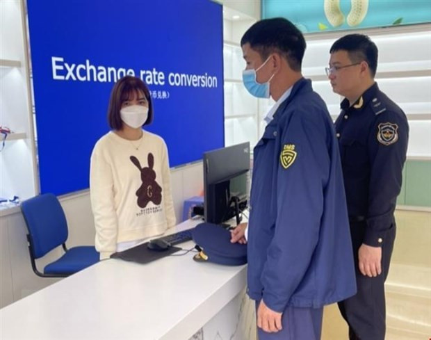 Quang Ninh phat hien nhieu san pham nuoc hoa gia mao nhan hieu Chanel hinh anh 1