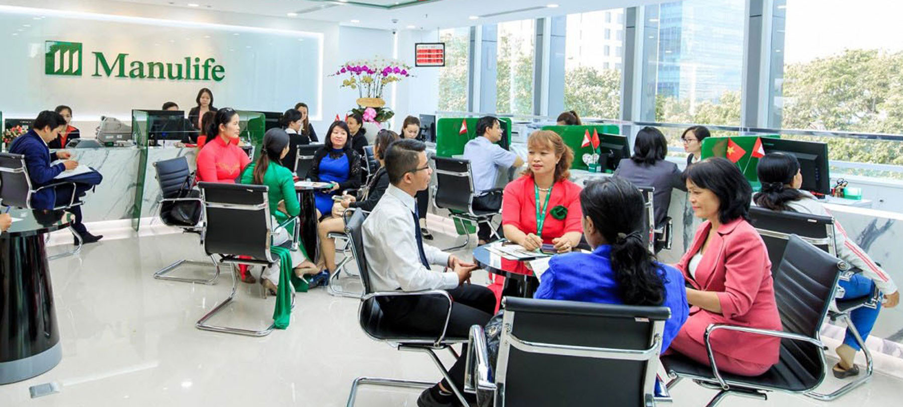 Lương nhân viên Manulife 1 tỷ đồng, cao gấp 2 lần Techcombank