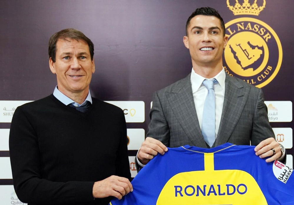 Ronaldo hóa 'cừu đen' khiến HLV Al Nassr bay ghế