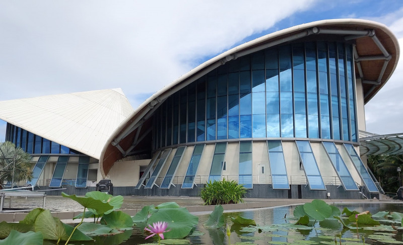 Cách hết chức vụ trong đảng Phó Giám đốc Nhà hát Cao Văn Lầu -0