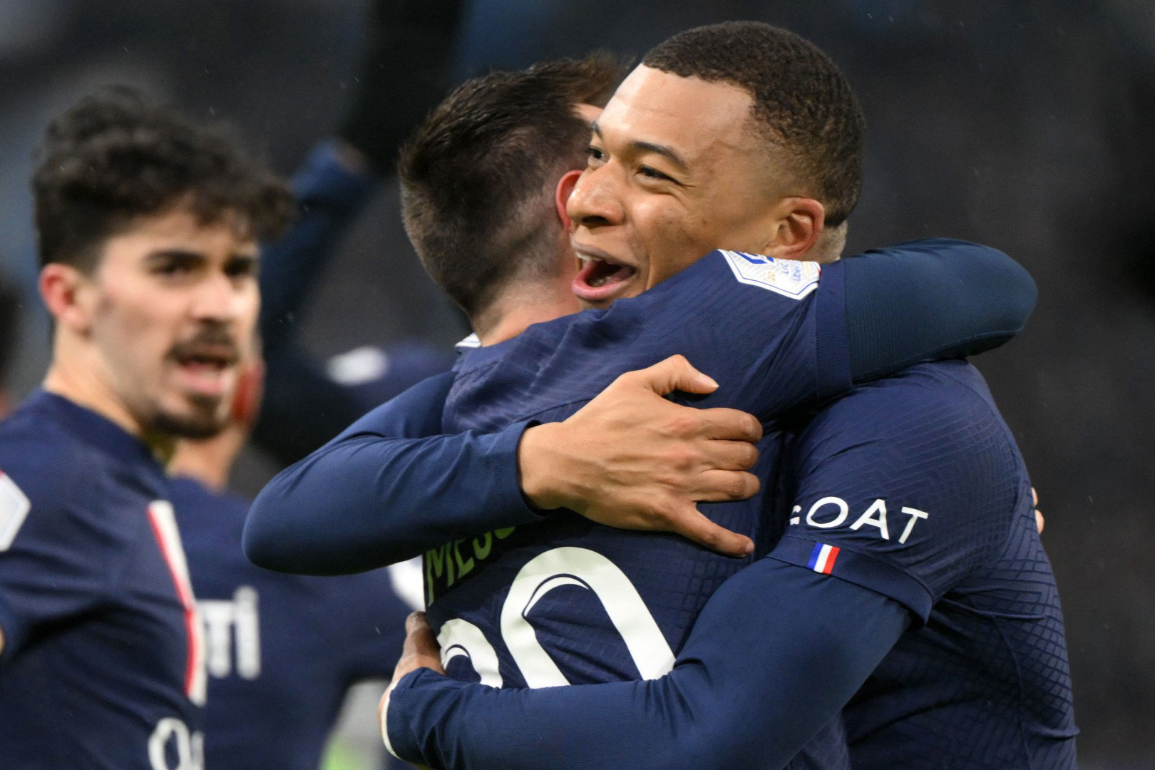 Mbappe muốn Messi ở lại PSG để cùng giành Cúp C1