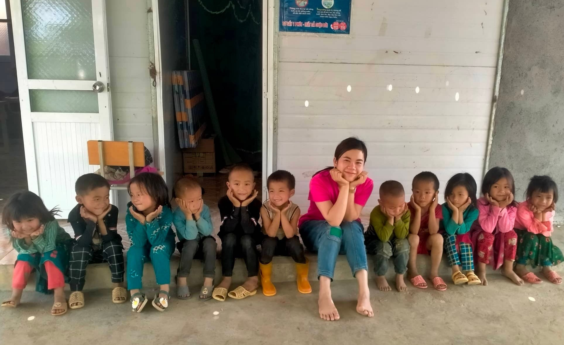 Làm dâu Thuỵ Sĩ, cô gái Việt vẫn lo cơm cho trăm trẻ vùng cao