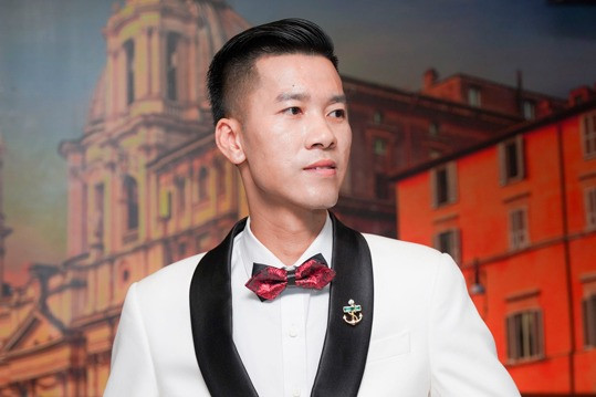 Chuyện tình lãng mạn nhưng éo le giữa anh thợ âm thanh và cô ca sĩ