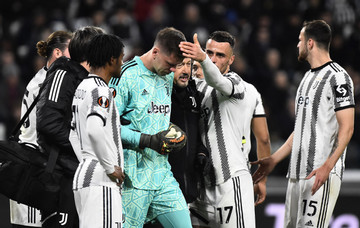 Szczesny lên cơn đau tim giữa trận, Juventus thắng nhọc Sporting