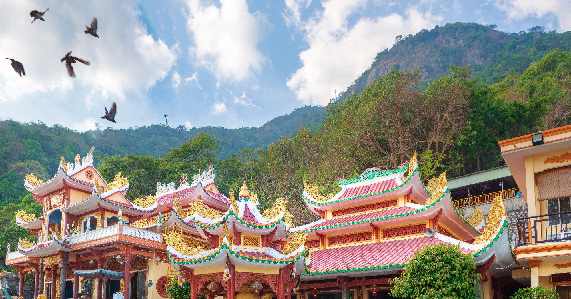 Khám phá quần thể tâm linh trên núi Bà Đen