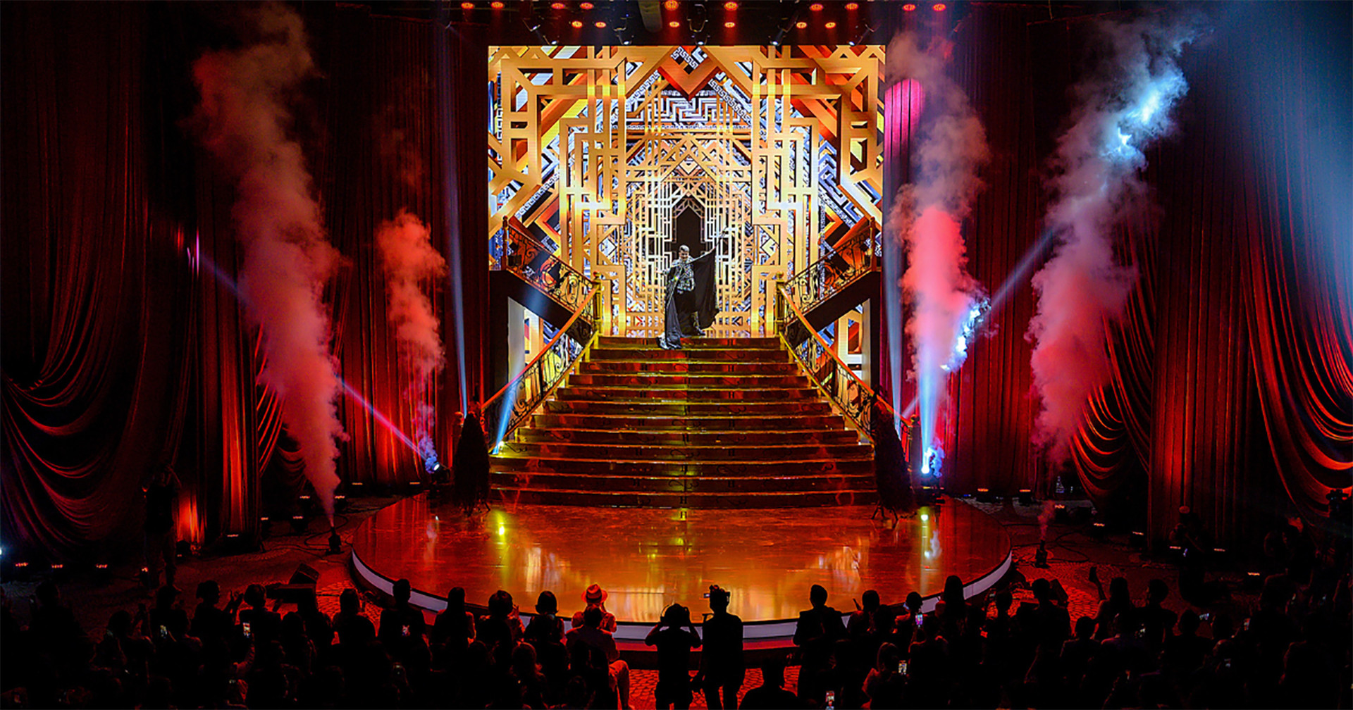 Nhà vua – chú hề và câu chuyện nghệ thuật -0