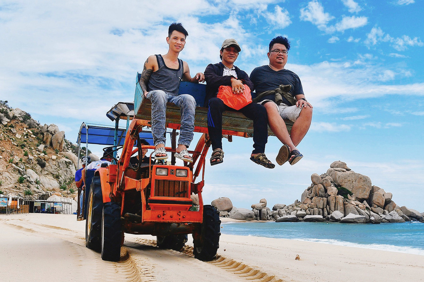 Những đồi cát Việt Nam đẹp hút hồn du khách