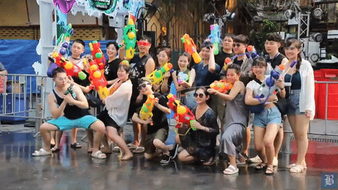Hình ảnh lễ hội té nước Songkran ở Thái Lan tưng bừng trở lại sau dịch Covid-19