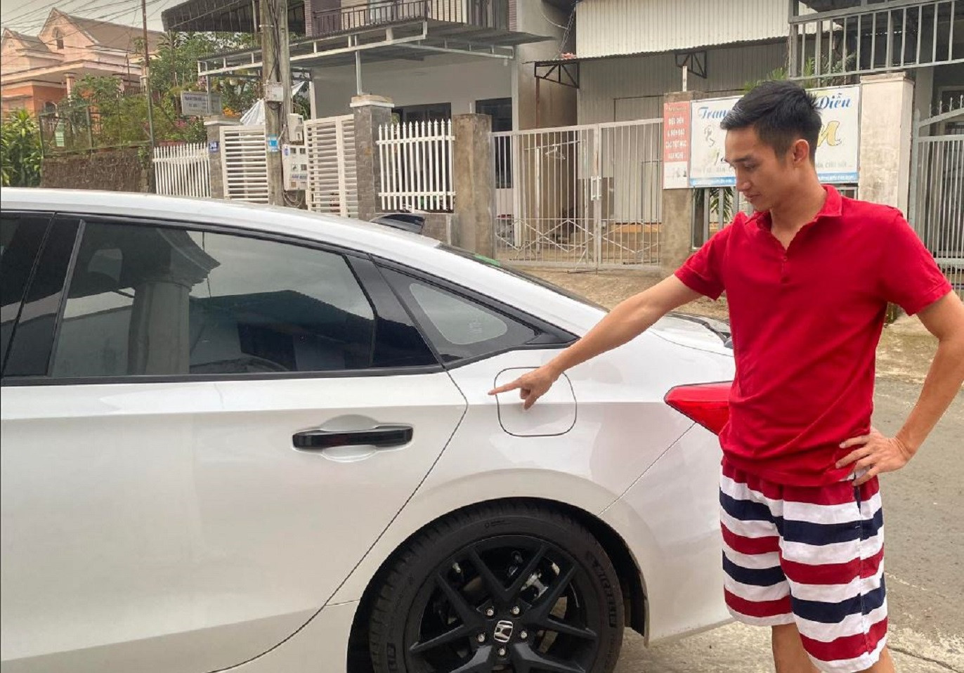 Mua Honda Civic nghi bị sơn lại, chủ xe khiếu nại trực tiếp đến Honda Thái Lan