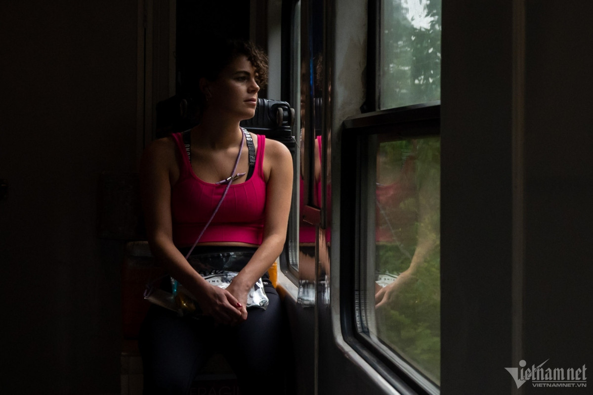 foreign tourists explore vietnamese landscapes by train picture 2