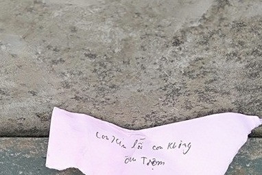 Học sinh lớp 8 nghi nhảy cầu để lại mảnh giấy: 'Con không ăn trộm'