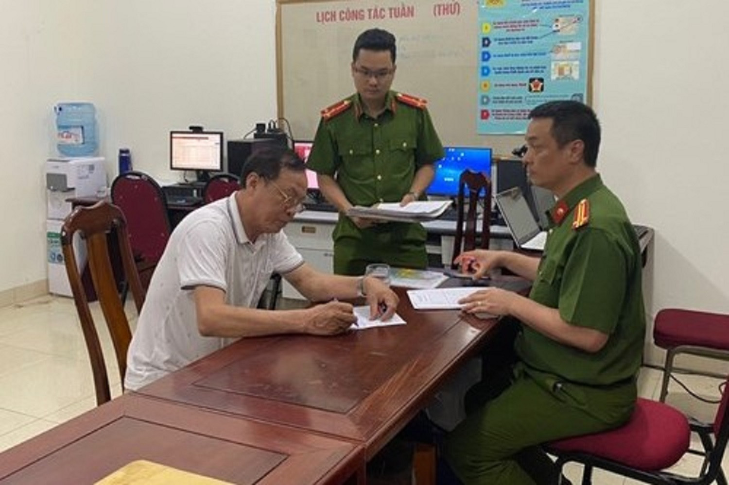 Khởi tố, bắt giam tài xế ô tô tông 17 xe máy ở Hà Nội