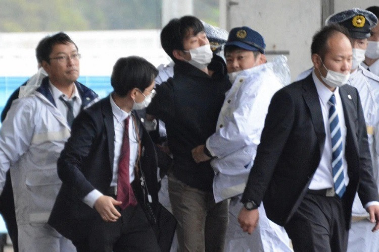 Nhật Bản công bố danh tính kẻ ném bom khói vào Thủ tướng Kishida