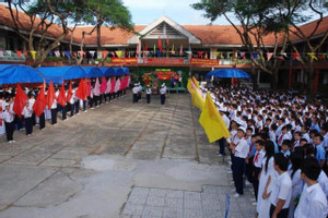 Vụ giám thị yêu cầu học sinh cởi đồ: Đằng sau tiếng khóc của cô hiệu phó