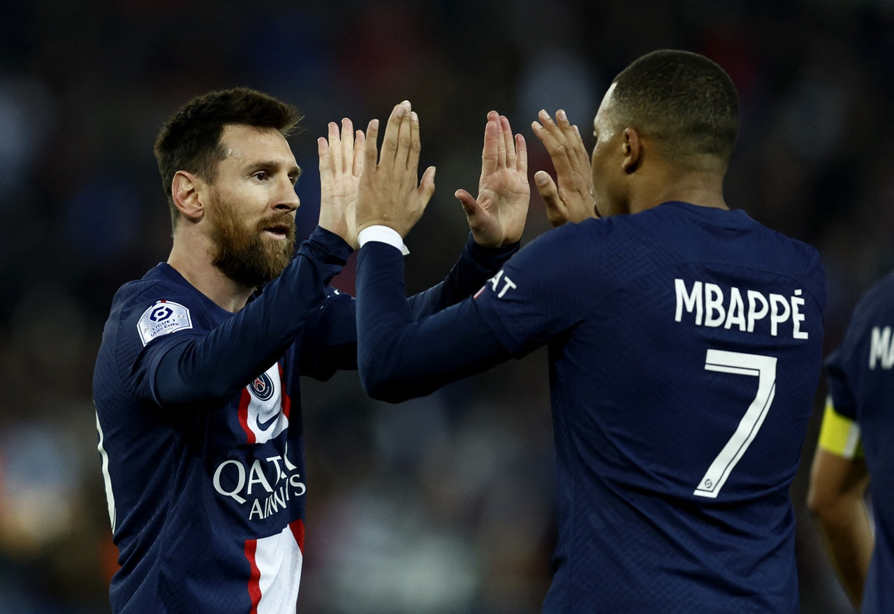 Messi và Mbappe tỏa sáng, PSG tiến sát ngôi vương Ligue 1