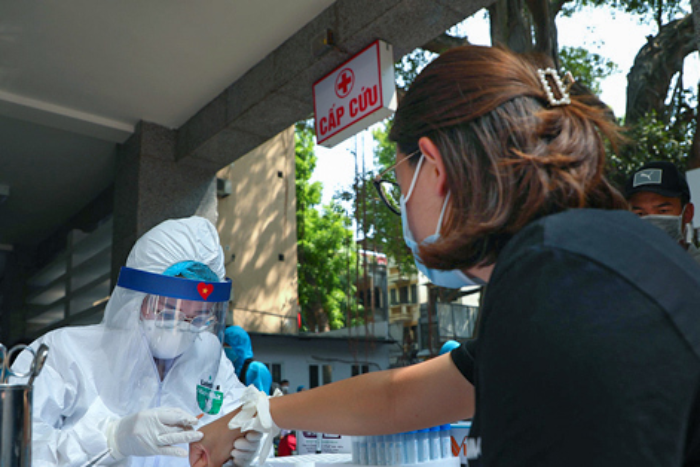 Cả nước thêm 716 ca Covid-19, số bệnh nhân nặng tăng gần 4 lần