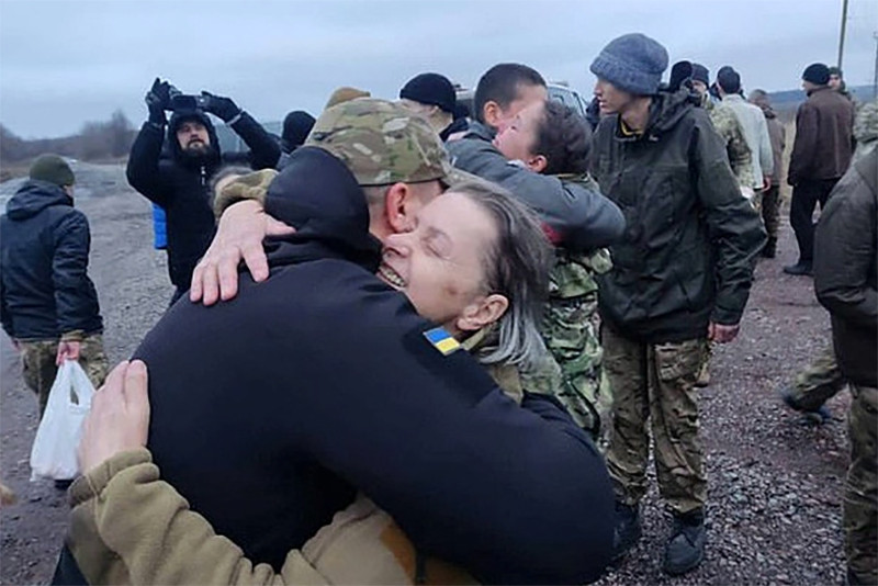Moscow - Kiev trao đổi tù binh, Anh nói tướng Nga được phục chức