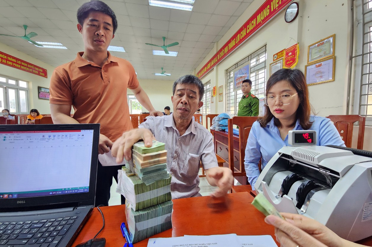 Ông Lê Văn Tú, Bí thư thôn Tân Châu cho biết, bà con thôn này rất ủng hộ chủ trương làm tuyến đường Vành đai 4. Những hộ dân bị mất đất thổ cư có mong muốn nhà nước đền bù, hỗ trợ với giá phù hợp để đỡ thiệt thòi.