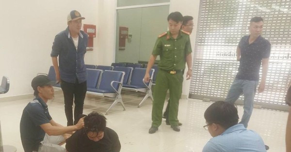 1 ngân hàng ở Bình Dương bị kẻ có súng xông vào cướp