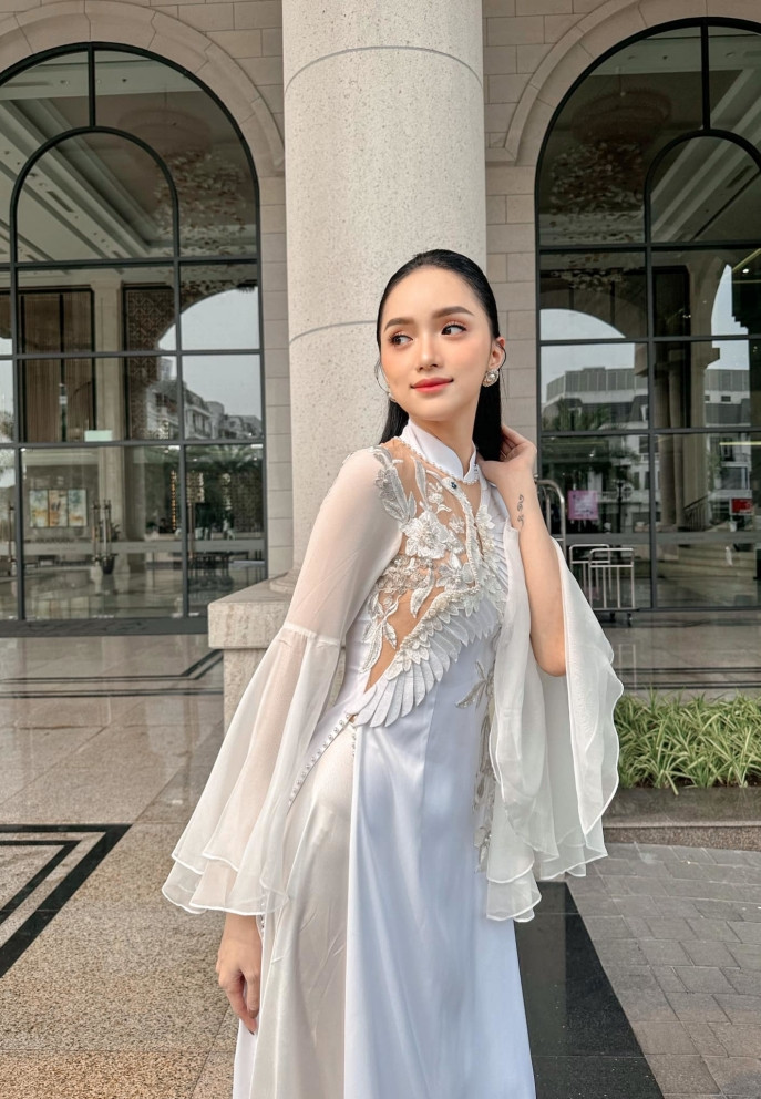 Sao Việt 17/4: Diva Hồng Nhung lạ lẫm, Hà Thanh Xuân rạng rỡ giữa tin ly hôn