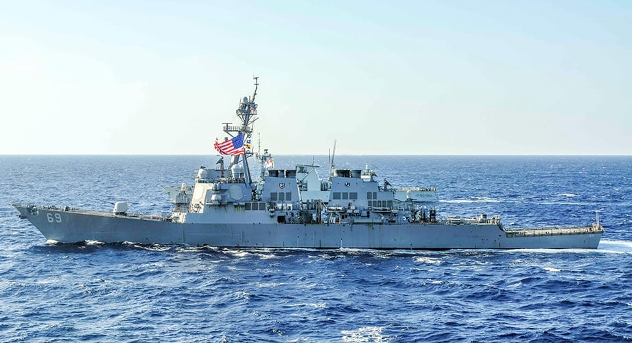 Quân đội Trung Quốc ‘báo động cao’ sau khi chiến hạm Mỹ đi qua eo biển Đài Loan