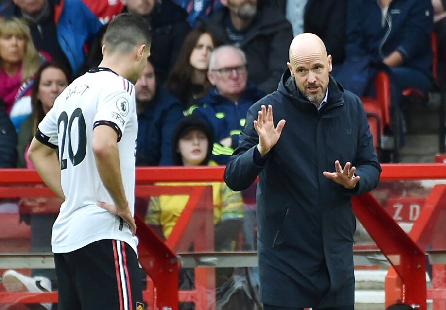 Fan MU khen Ten Hag hết lời với phát kiến để Dalot tỏa sáng