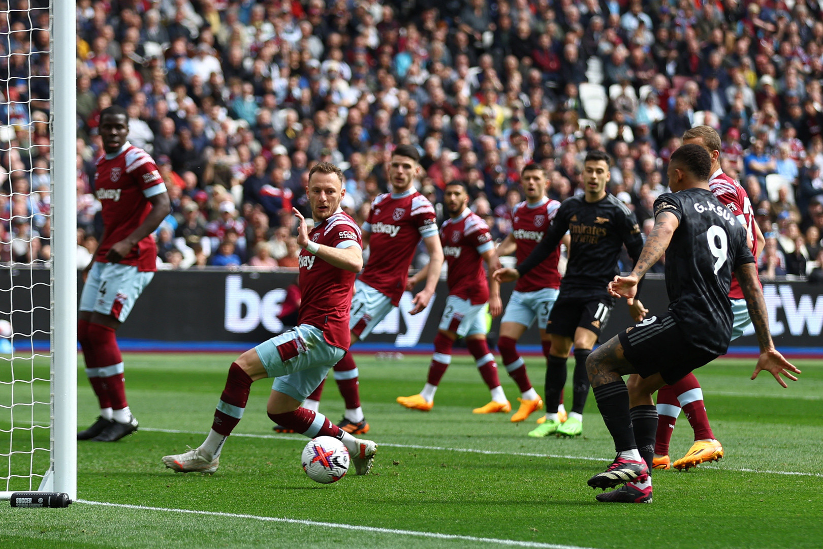 Arsenal hòa West Ham 2