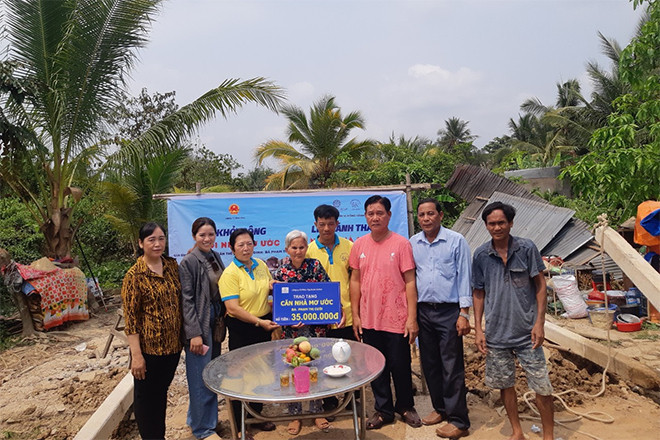 Hathor Group chung tay xây nhà cho gia đình khó khăn ở Hà Nam, Tiền Giang