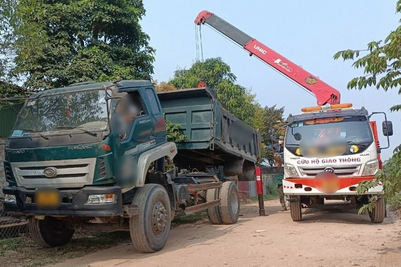 Hà Tĩnh: Đổ xô hoán đổi thùng xe tải lách kiểm định