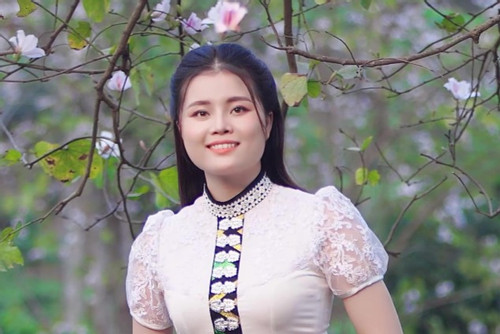 Phạm Thùy Linh khoe vẻ đẹp thuần khiết như hoa ban trong MV mới
