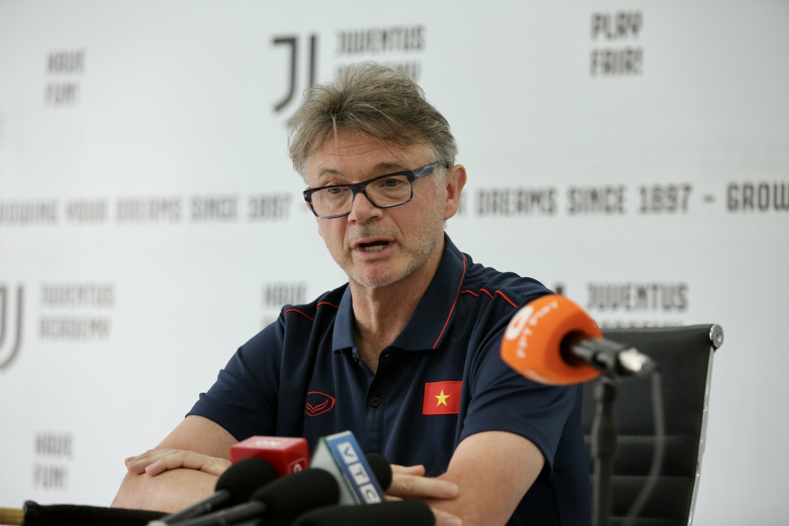 HLV Troussier: Tôi có tiêu chí riêng chọn cầu thủ U22 Việt Nam 