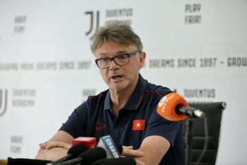 HLV Troussier: Tôi có tiêu chí riêng chọn cầu thủ U22 Việt Nam