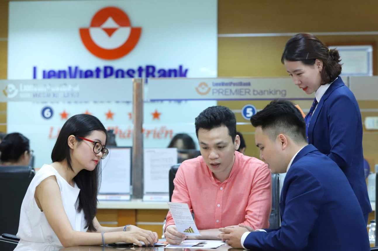 Em trai ông Dương Công Minh bán 3,8 triệu cổ phiếu LienVietPostBank