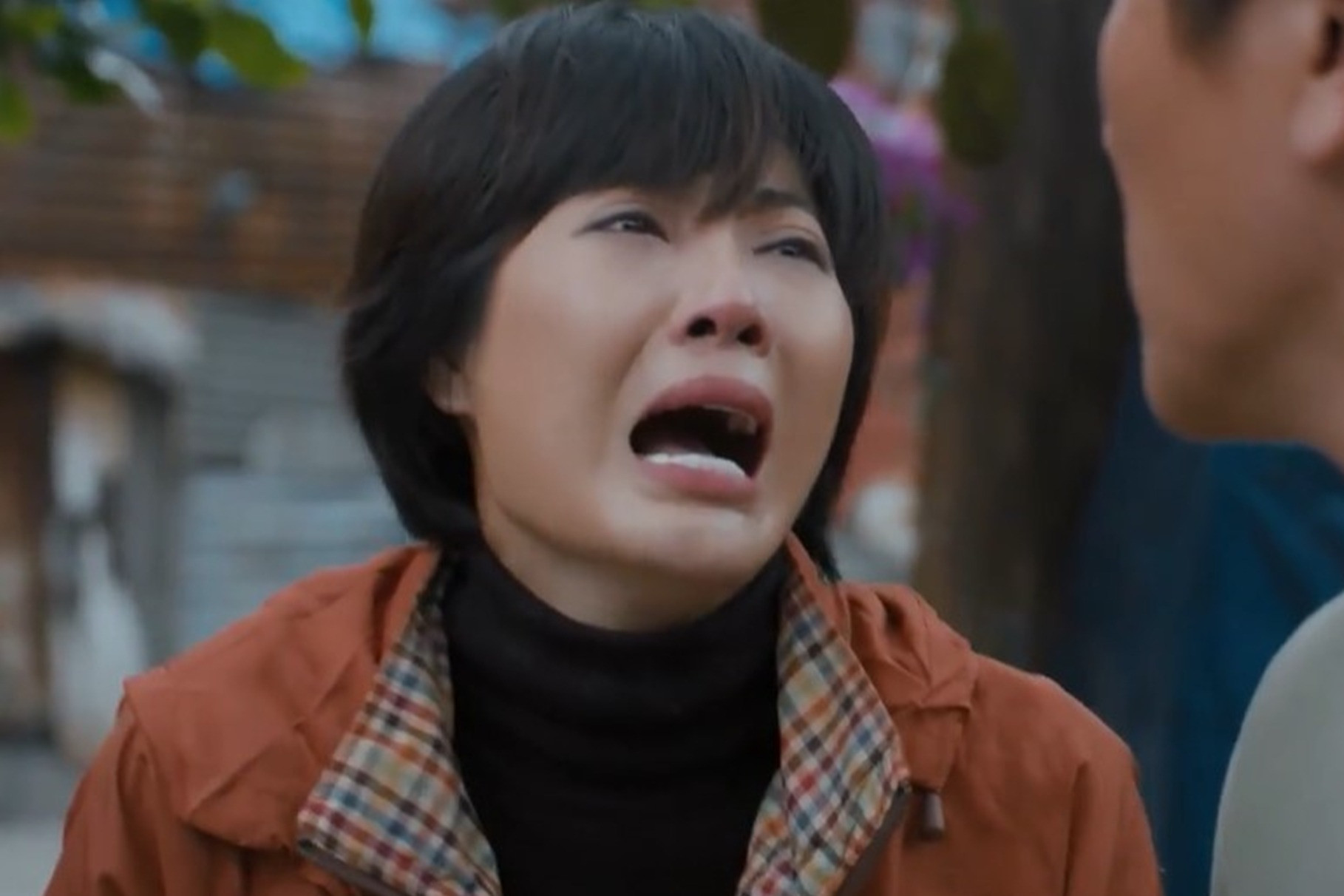 'Cuộc đời vẫn đẹp sao' tập 9: Luyến khóc nhờ Lưu đi đánh ghen