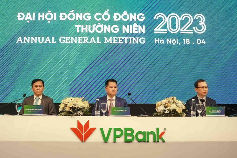 Chủ tịch VPBank báo tin vui, 'nợ' công bố tên ngân hàng nhận sáp nhập